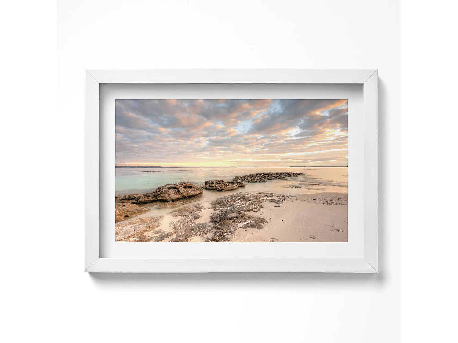 Tableau décoratif avec cadre blanc, Paysage de plage, de mer et de ciel 30 x 20 cm – Parfait pour le salon ou la chambre