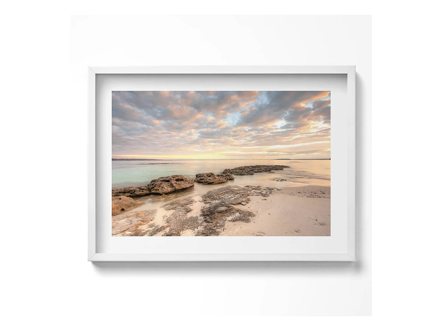 Tableau décoratif avec cadre blanc, Paysage de plage, de mer et de ciel 70 x 50 cm– Parfait pour le salon ou la chambre