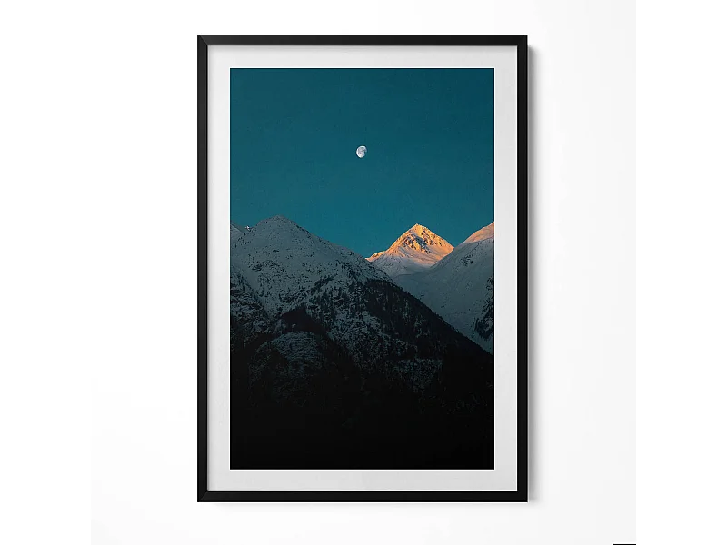 Tableau décoratif avec cadre noir, Coucher de soleil dans les montagnes 70 x 100 cm– Parfait pour le salon ou la chambre