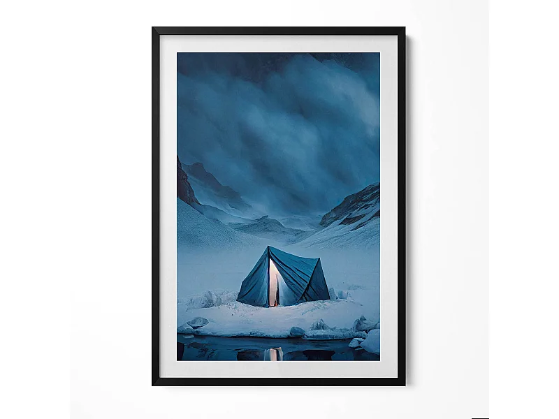 Quadro decorativo con cornice nera, Tenda tra le montagne dell'Islanda 70 x 100 cm – Perfetto per il soggiorno o la camera da letto