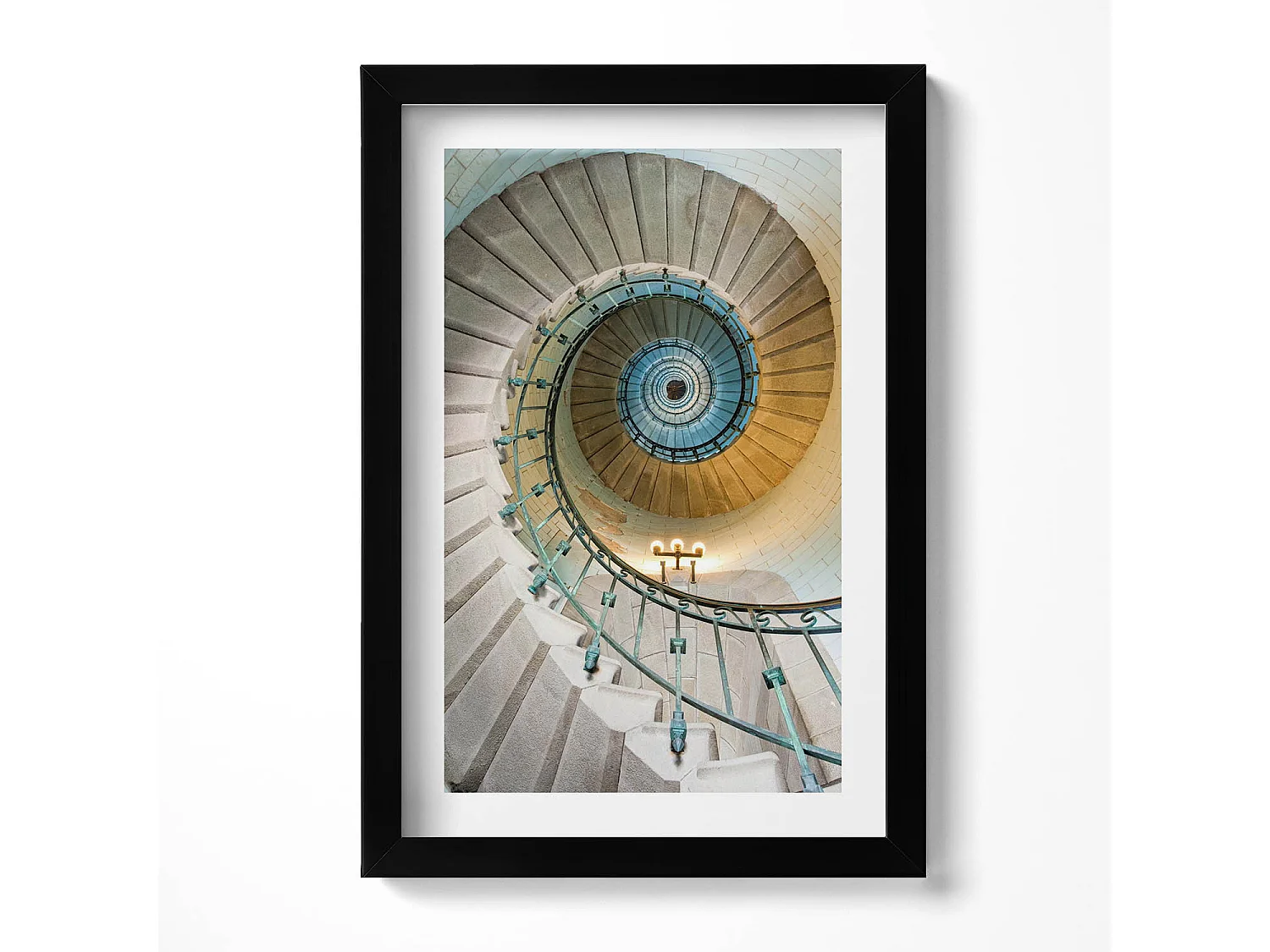Tableau décoratif avec cadre noir, Escalier en colimaçon 20 x 30 cm – Parfait pour le salon ou la chambre