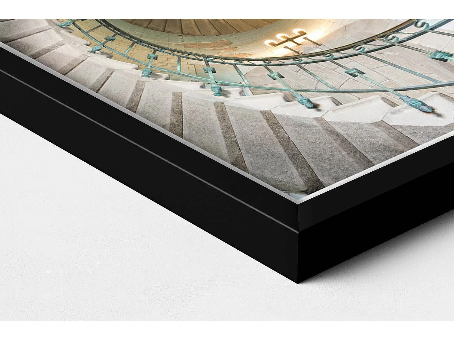 Tableau décoratif avec cadre noir, Escalier en colimaçon 20 x 30 cm – Parfait pour le salon ou la chambre