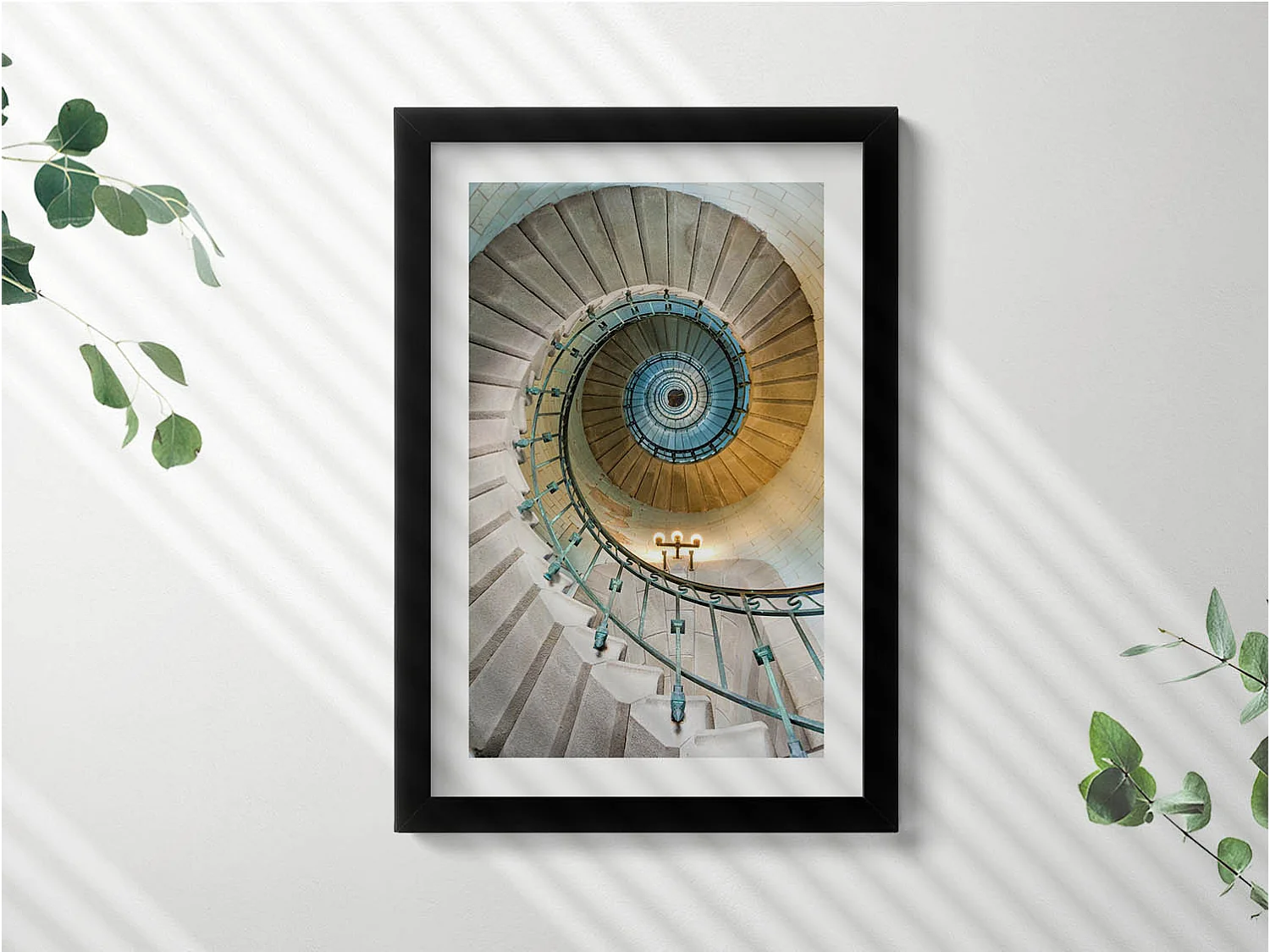 Dekoratives Gemälde mit schwarzem Rahmen, Wendeltreppe 20 x 30 cm – Perfekt für das Wohn- oder Schlafzimmer