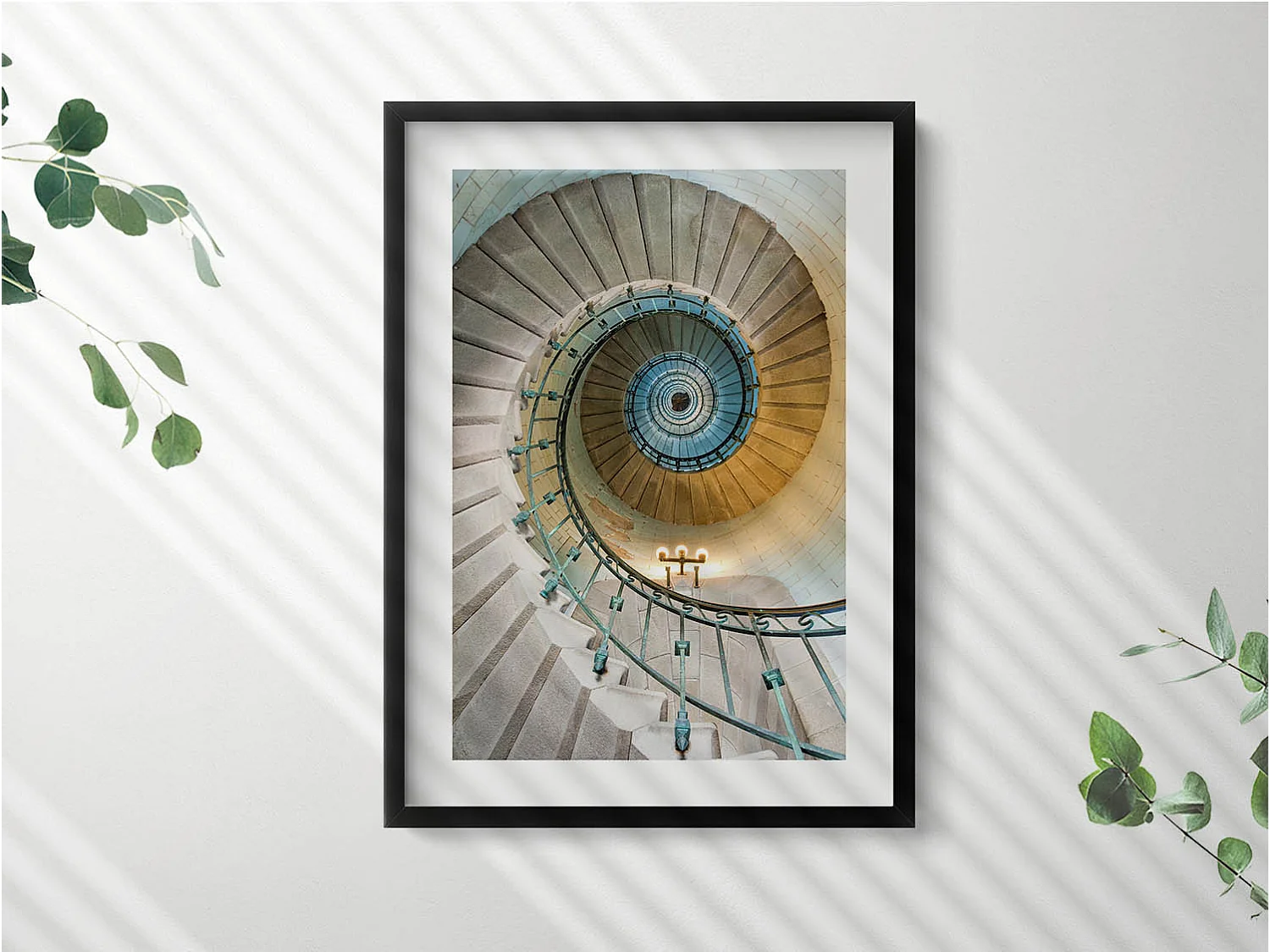 Tableau décoratif avec cadre noir, Escalier en colimaçon 50 x 70 cm– Parfait pour le salon ou la chambre