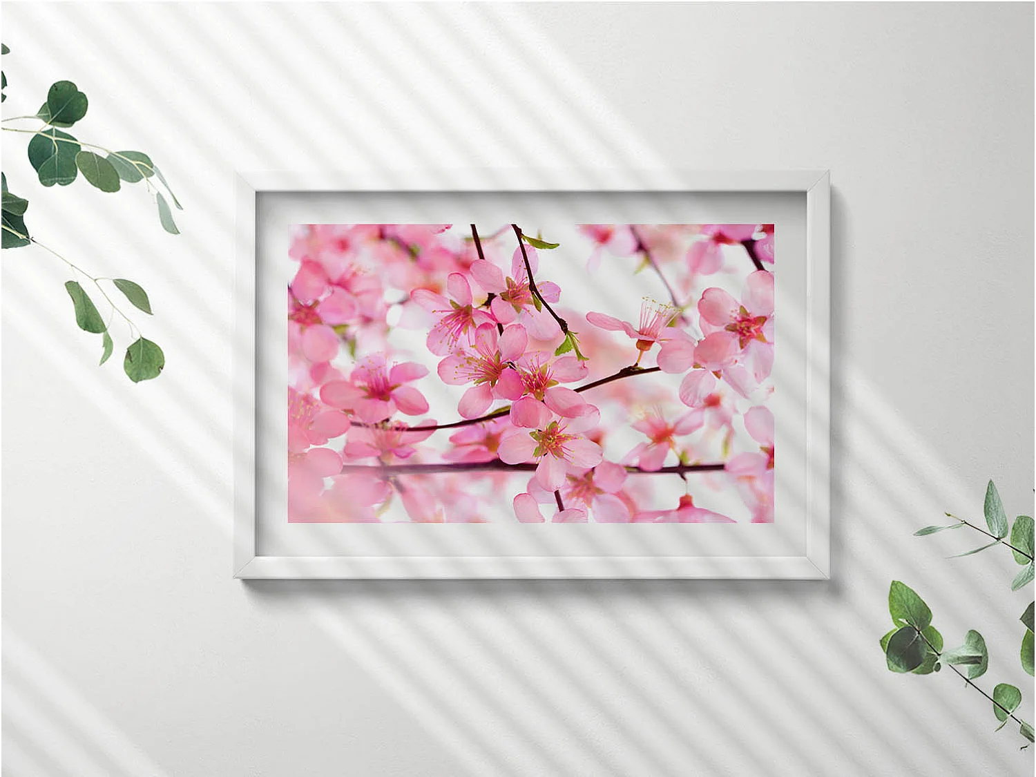 Dekoratives Gemälde mit weißem Rahmen, Rosa Frühlingsblumen auf den Zweigen 60 x 40 cm – Perfekt für das Wohn- oder Schlafzimmer