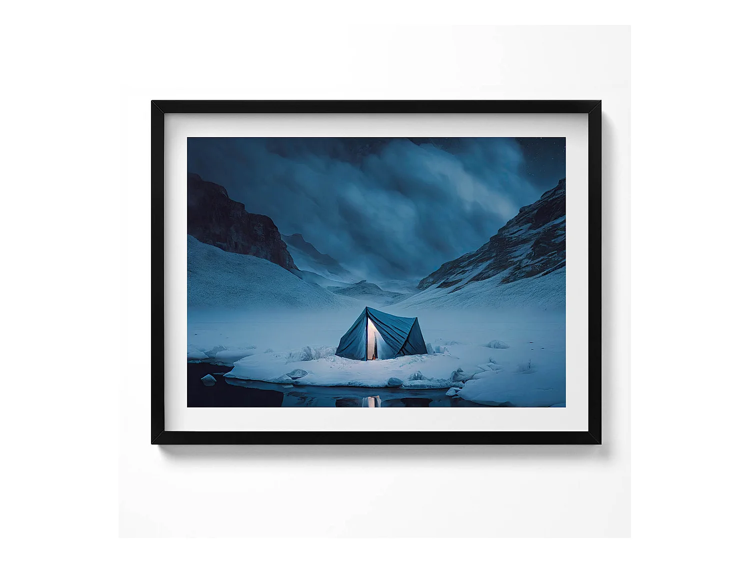 Tableau décoratif avec cadre noir, Tente dans les montagnes d'Islande 80 x 60 cm– Parfait pour le salon ou la chambre