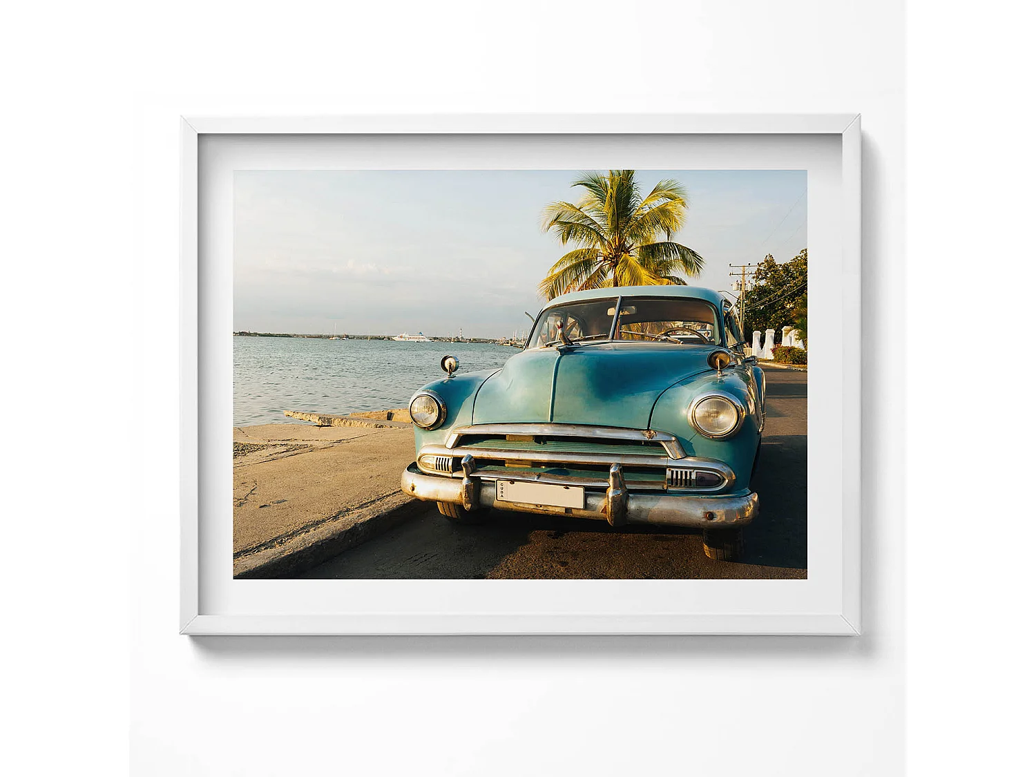 Dekoratives Gemälde mit weißem Rahmen, fließende goldene Formen auf beigem Hintergrund, 80 x 60 cm – perfekt für das Wohn- oder Schlafzimmer