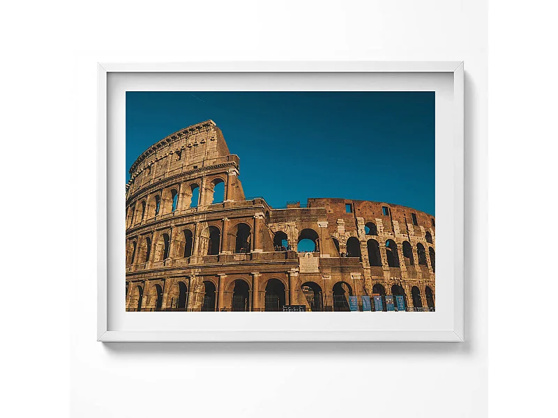 Dekoratives Gemälde mit weißem Rahmen, Kolosseum in Italien 80 x 60 cm – Perfekt für das Wohn- oder Schlafzimmer