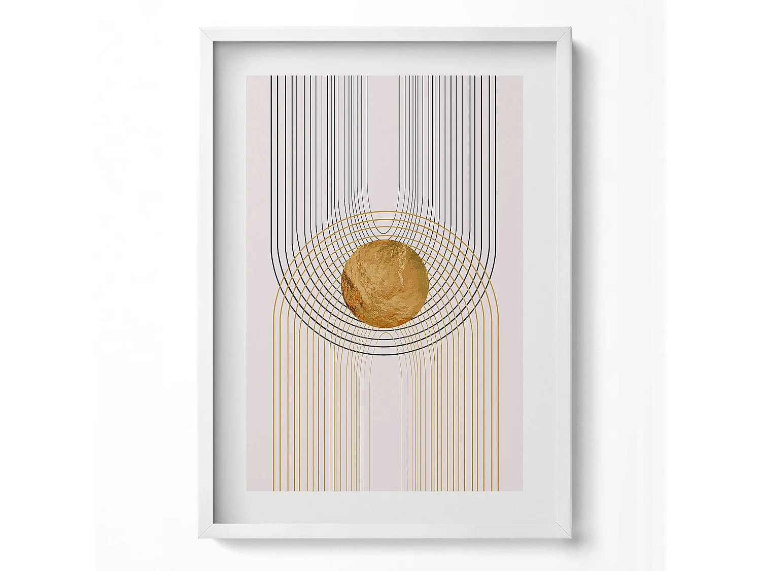 Tableau décoratif avec cadre blanc, Formes dorées fluides sur fond beige 50 x 70 cm– Parfait pour le salon ou la chambre