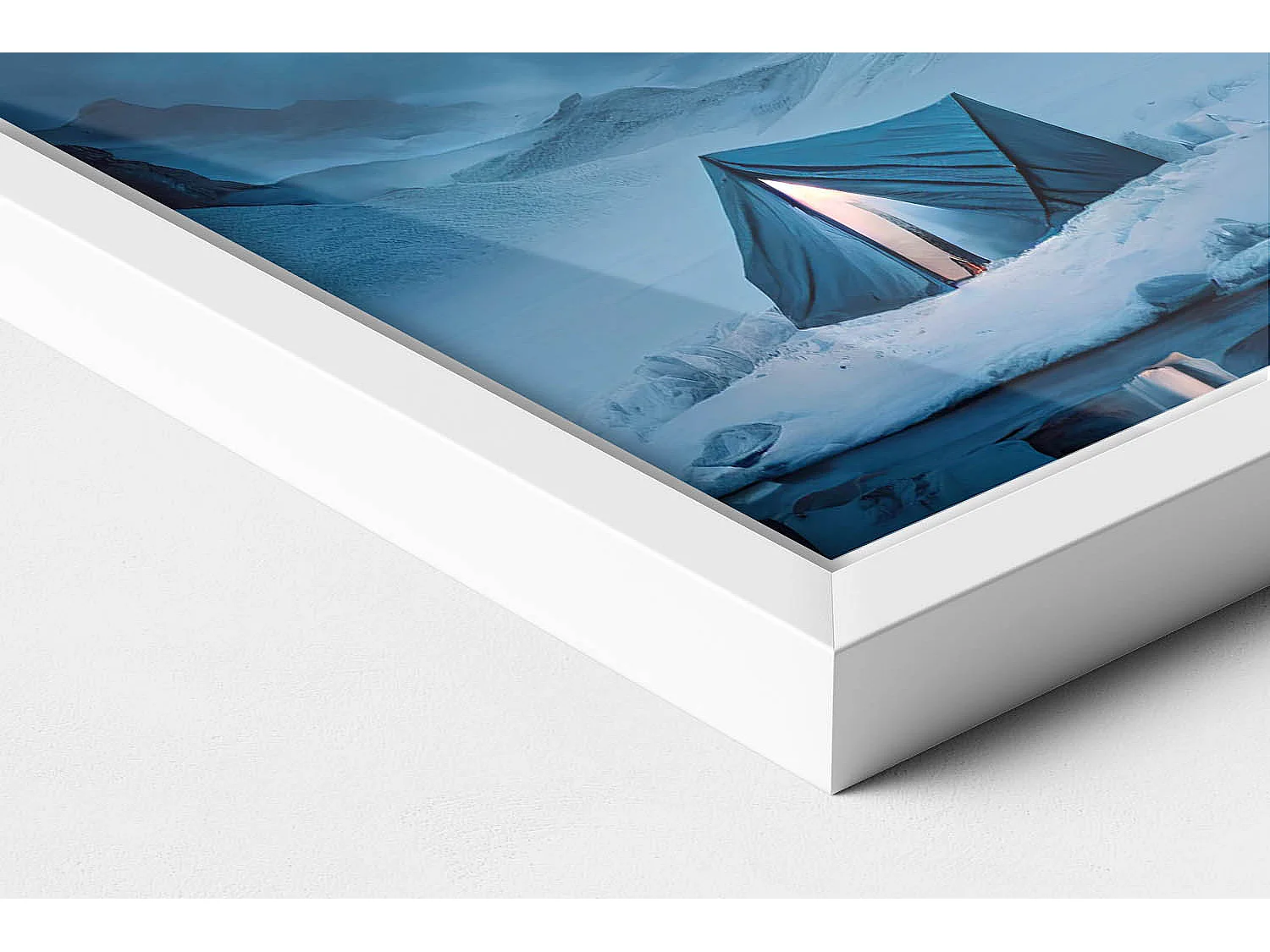 Tableau décoratif avec cadre blanc, Tente dans les montagnes d'Islande 20 x 30 cm – Parfait pour le salon ou la chambre