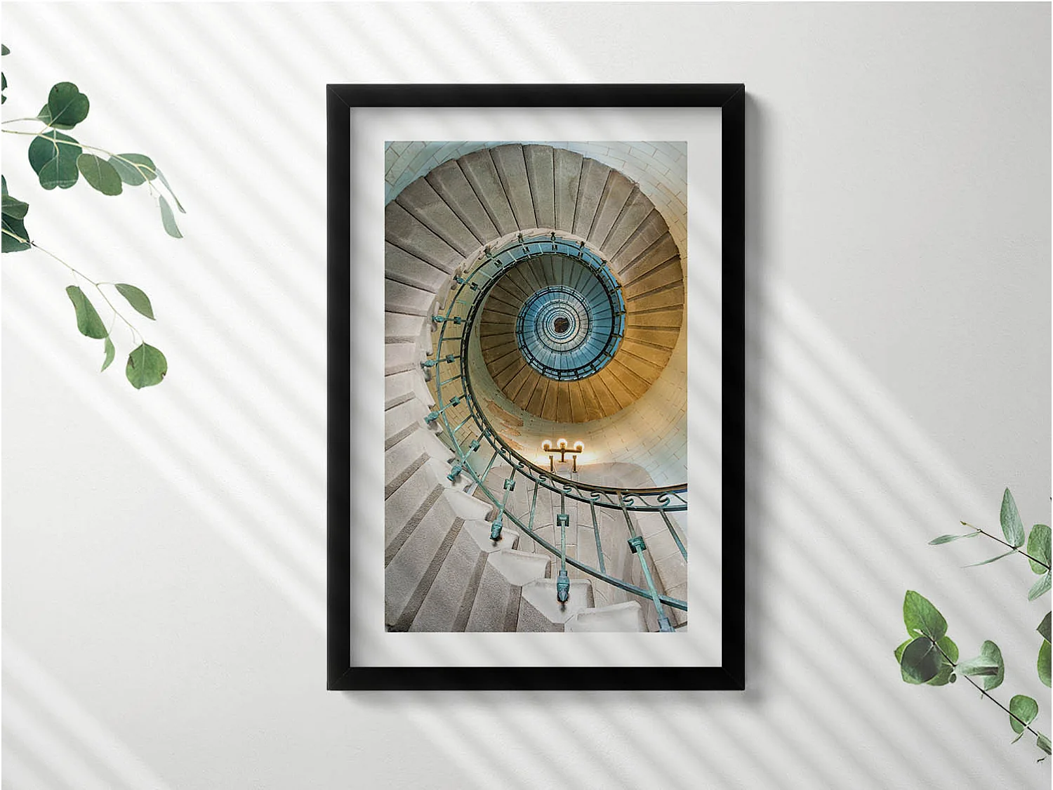 Tableau décoratif avec cadre noir, Escalier en colimaçon 40 x 60 cm– Parfait pour le salon ou la chambre