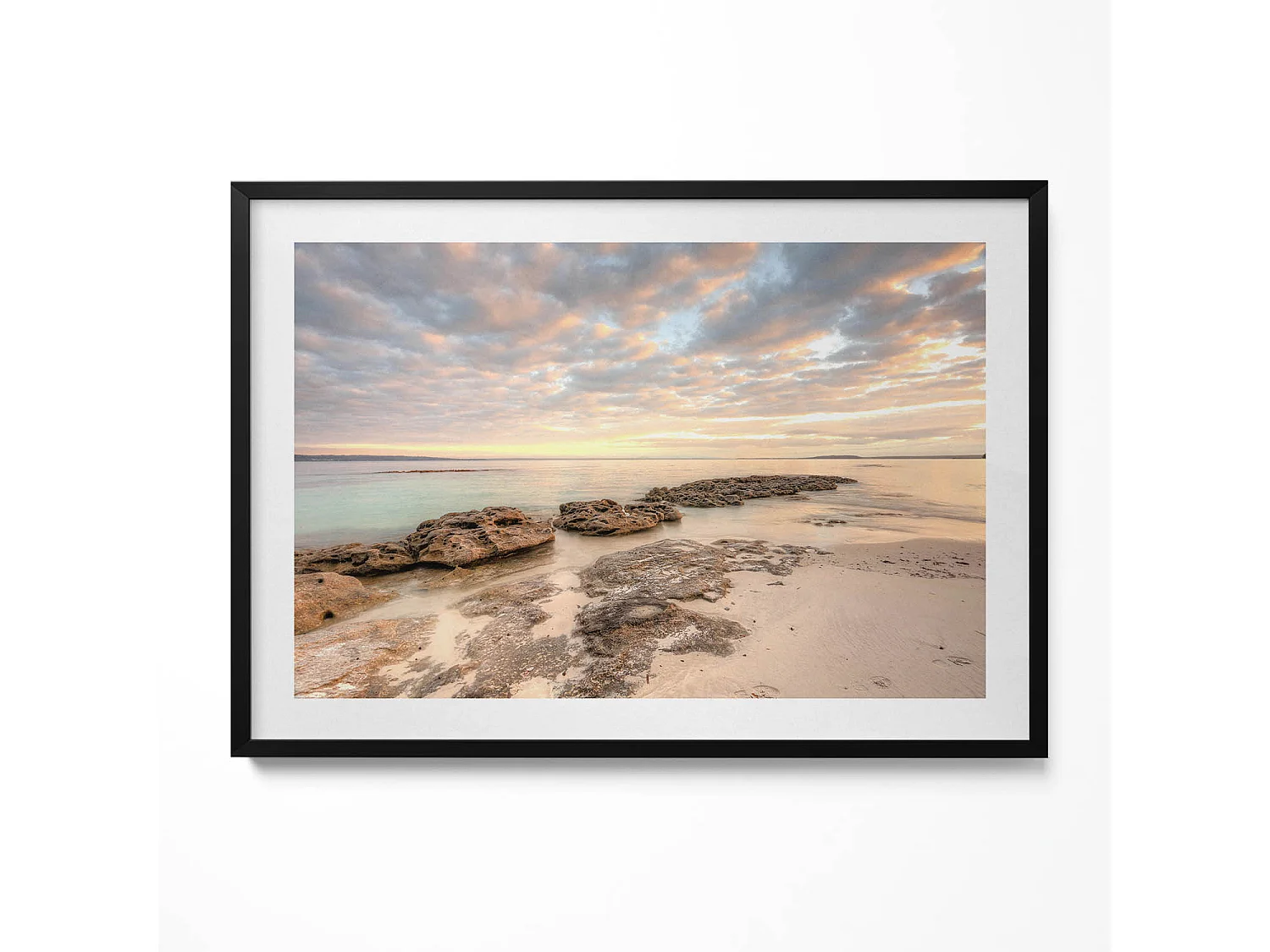 Dekoratives Gemälde mit schwarzem Rahmen, Strand-, Meeres- und Himmelslandschaft 100 x 70 cm – Perfekt für das Wohn- oder Schlafzimmer