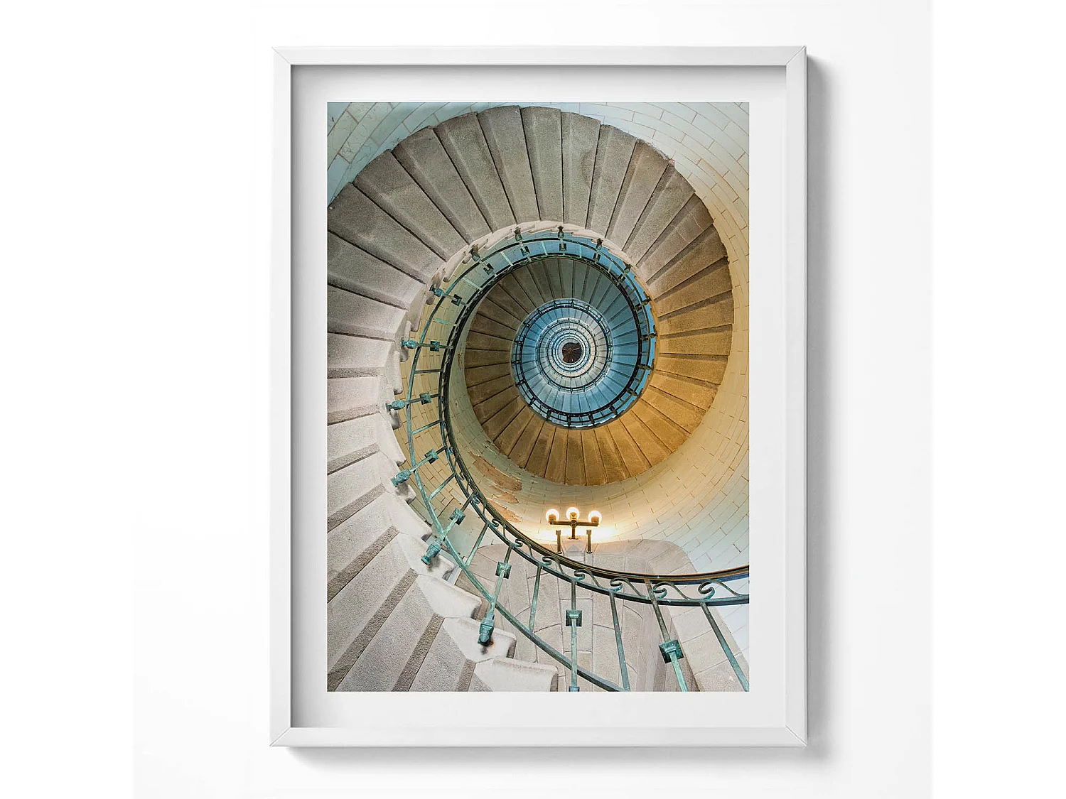 Dekoratives Gemälde mit weißem Rahmen, Wendeltreppe 60 x 80 cm – Perfekt für das Wohn- oder Schlafzimmer