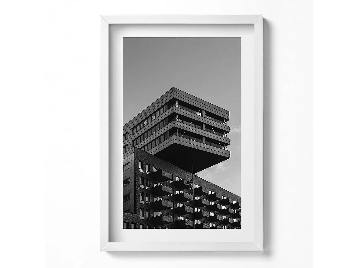 Dekoratives Gemälde mit weißem Rahmen, Architektur in Amsterdam 40 x 60 cm – Perfekt für das Wohn- oder Schlafzimmer