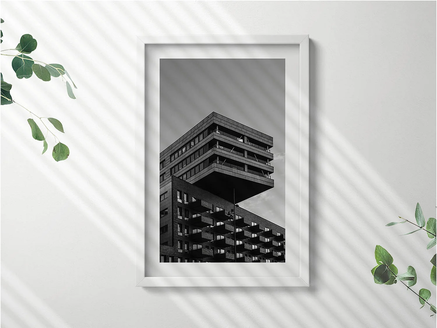 Dekoratives Gemälde mit weißem Rahmen, Architektur in Amsterdam 40 x 60 cm – Perfekt für das Wohn- oder Schlafzimmer