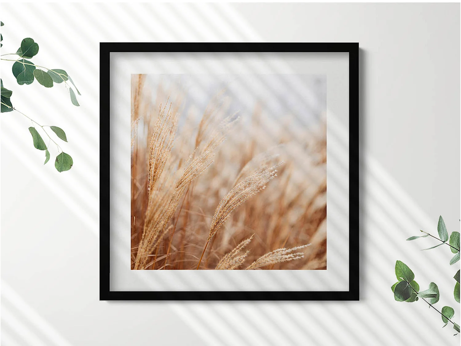 Tableau décoratif avec cadre noir, Coucher de soleil dans les montagnes 50 x 50 cm – Parfait pour le salon ou la chambre