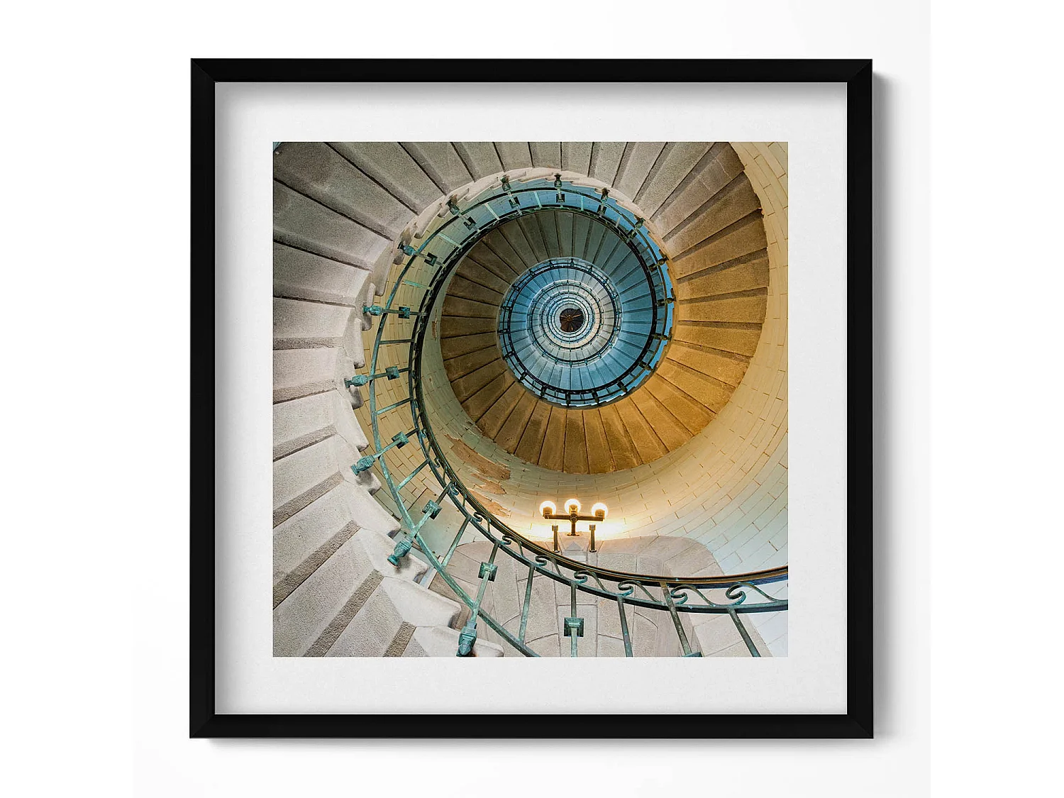 Tableau décoratif avec cadre noir, Escalier en colimaçon 50 x 50 cm – Parfait pour le salon ou la chambre