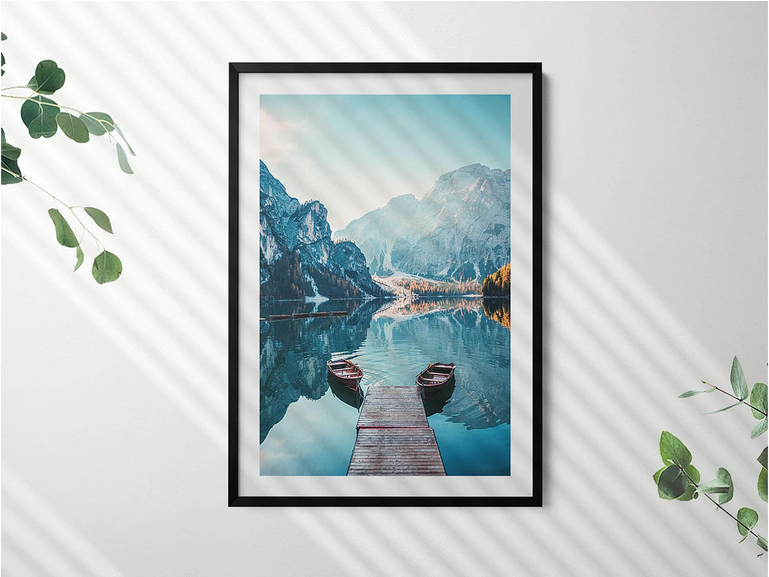 Dekoratives Gemälde mit schwarzem Rahmen, Boote auf dem See 70 x 100 cm – Perfekt für das Wohn- oder Schlafzimmer