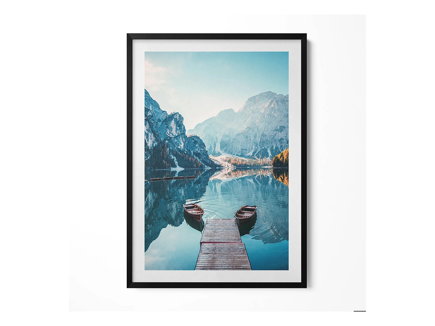 Tableau décoratif avec cadre noir, Bateaux sur le lac 70 x 100 cm– Parfait pour le salon ou la chambre
