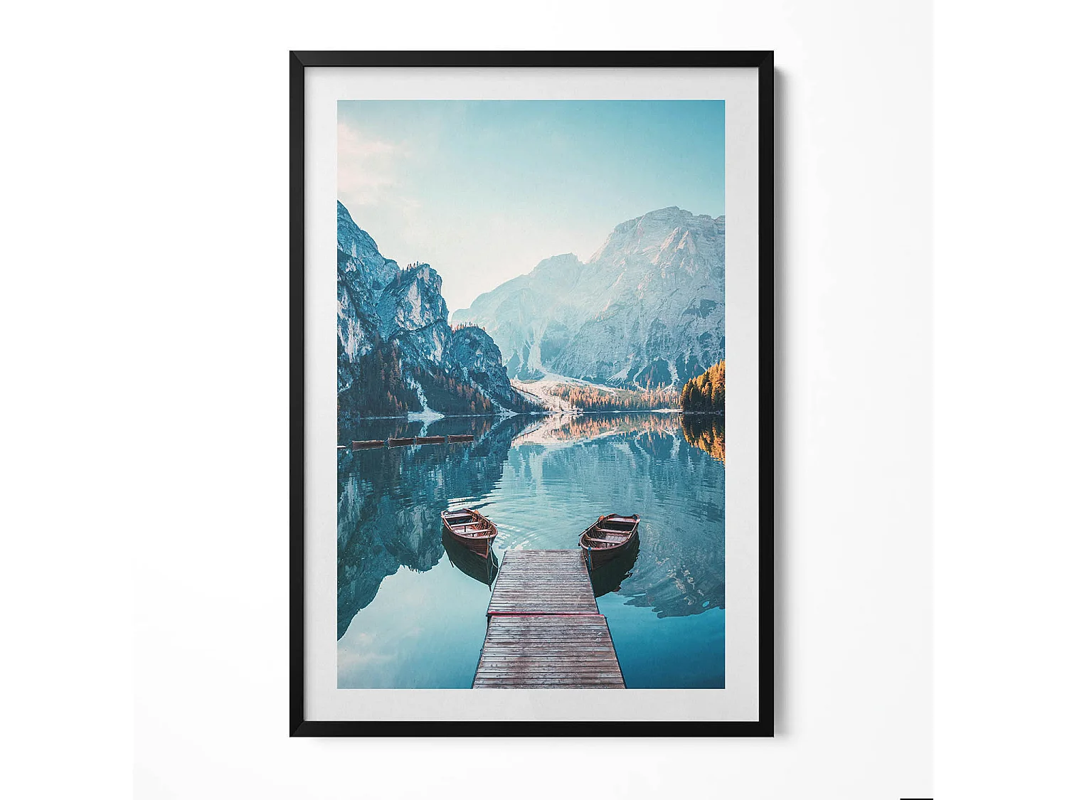 Dekoratives Gemälde mit schwarzem Rahmen, Boote auf dem See 70 x 100 cm – Perfekt für das Wohn- oder Schlafzimmer