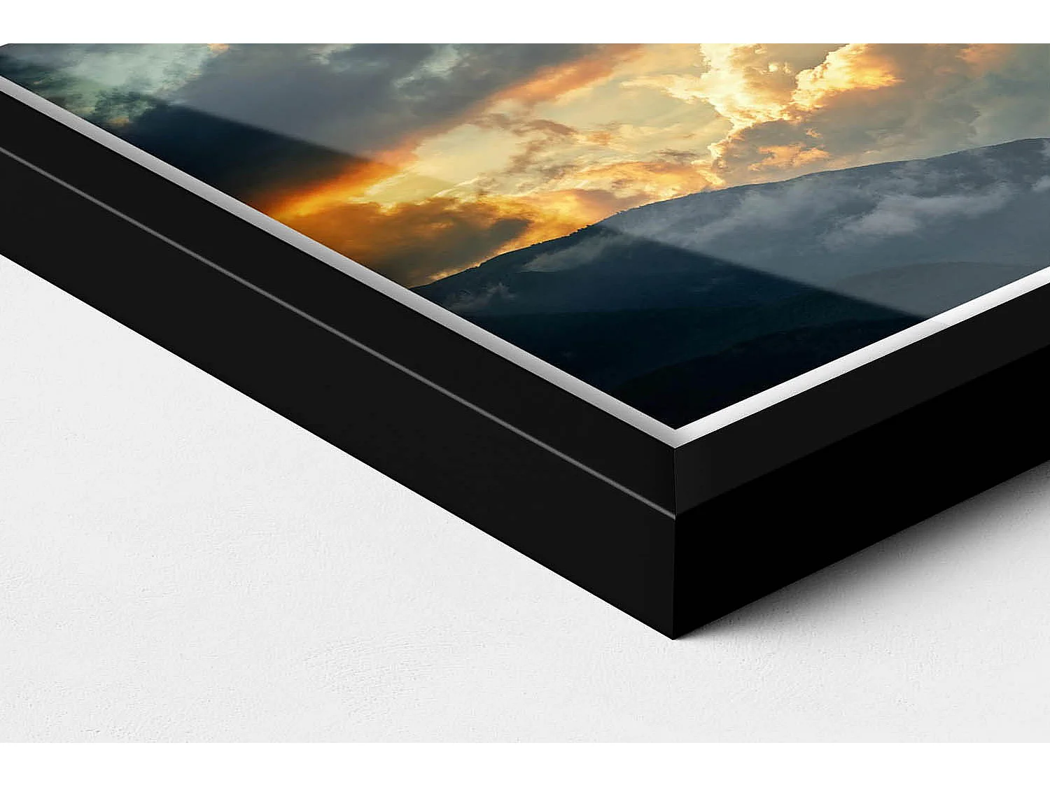 Tableau décoratif avec cadre noir, Vol en montgolfière entre les nuages 30 x 20 cm – Parfait pour le salon ou la chambre