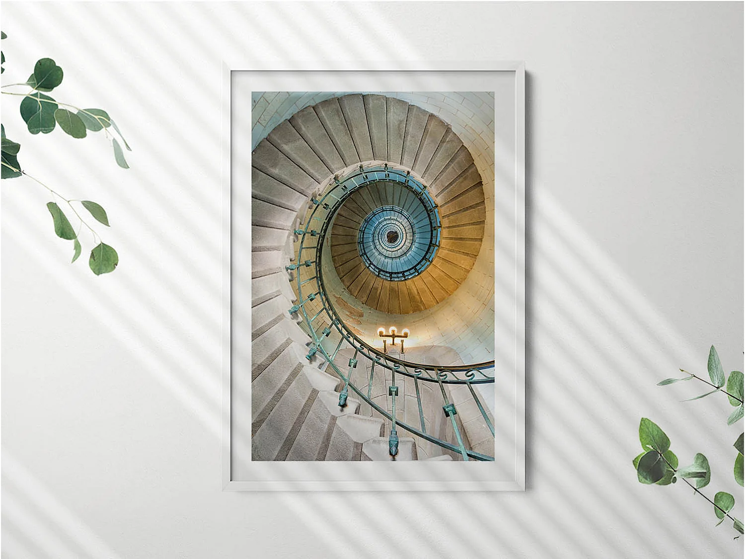 Dekoratives Gemälde mit weißem Rahmen, Wendeltreppe 70 x 100 cm – Perfekt für das Wohn- oder Schlafzimmer