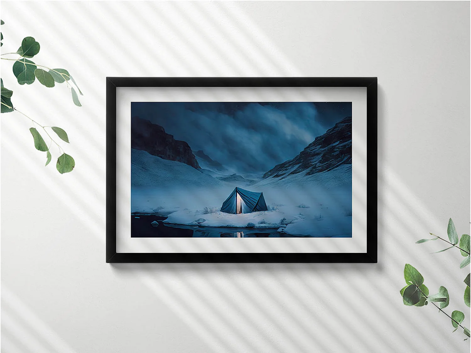 Decoratief schilderij met zwarte lijst, Tent in de bergen van IJsland 60 x 40 cm – Perfect voor de woon- of slaapkamer