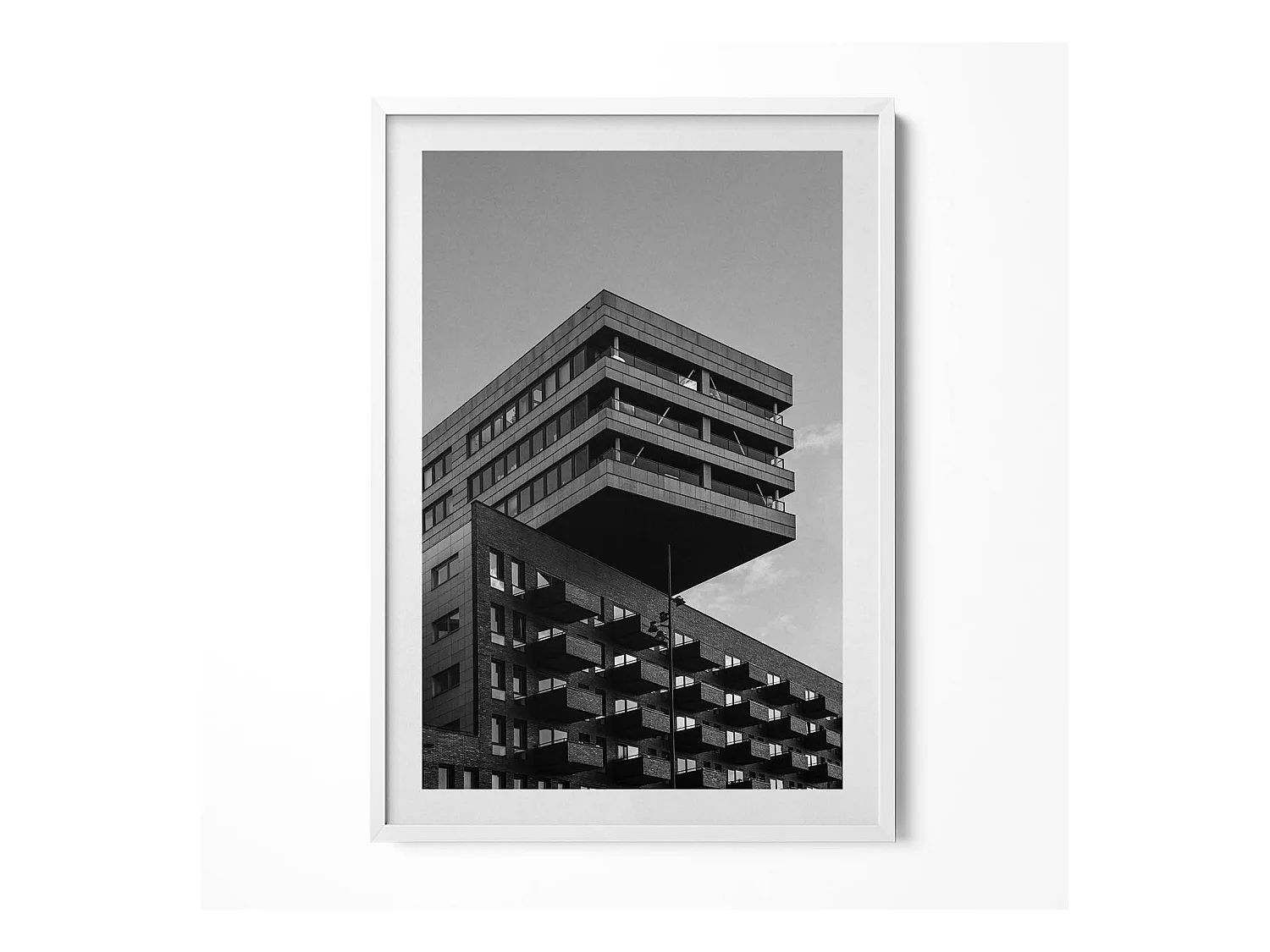 Tableau décoratif avec cadre blanc, Architecture à Amsterdam 70 x 100 cm– Parfait pour le salon ou la chambre