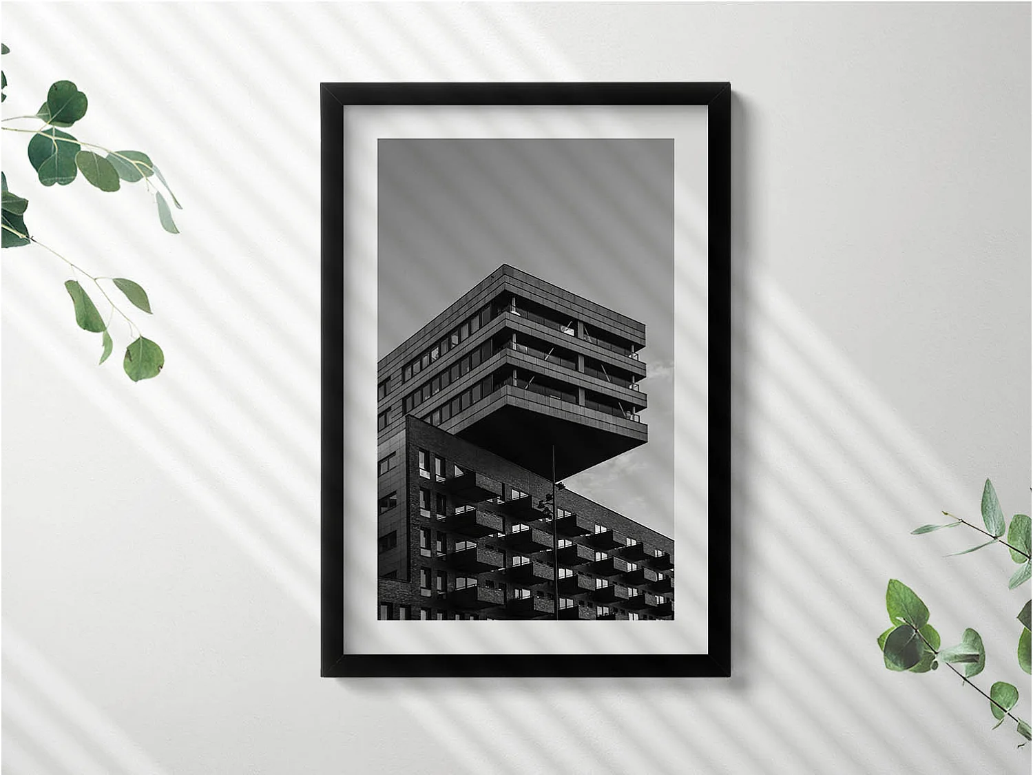 Dekoratives Gemälde mit schwarzem Rahmen, Architektur in Amsterdam 40 x 60 cm – Perfekt für das Wohn- oder Schlafzimmer