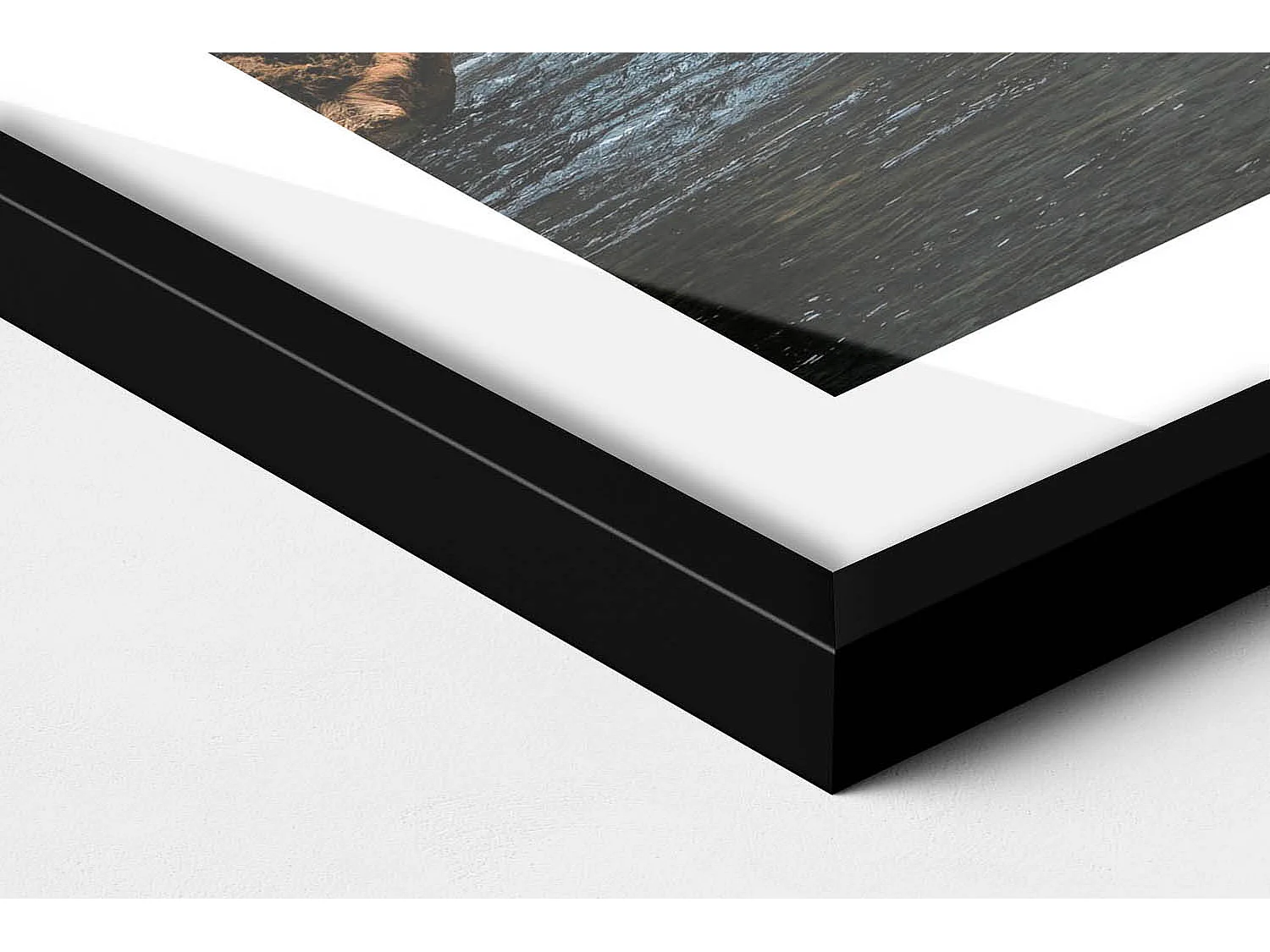 Dekoratives Gemälde mit schwarzem Rahmen, Wasserfall zwischen den Felsen 100 x 70 cm – Perfekt für das Wohn- oder Schlafzimmer