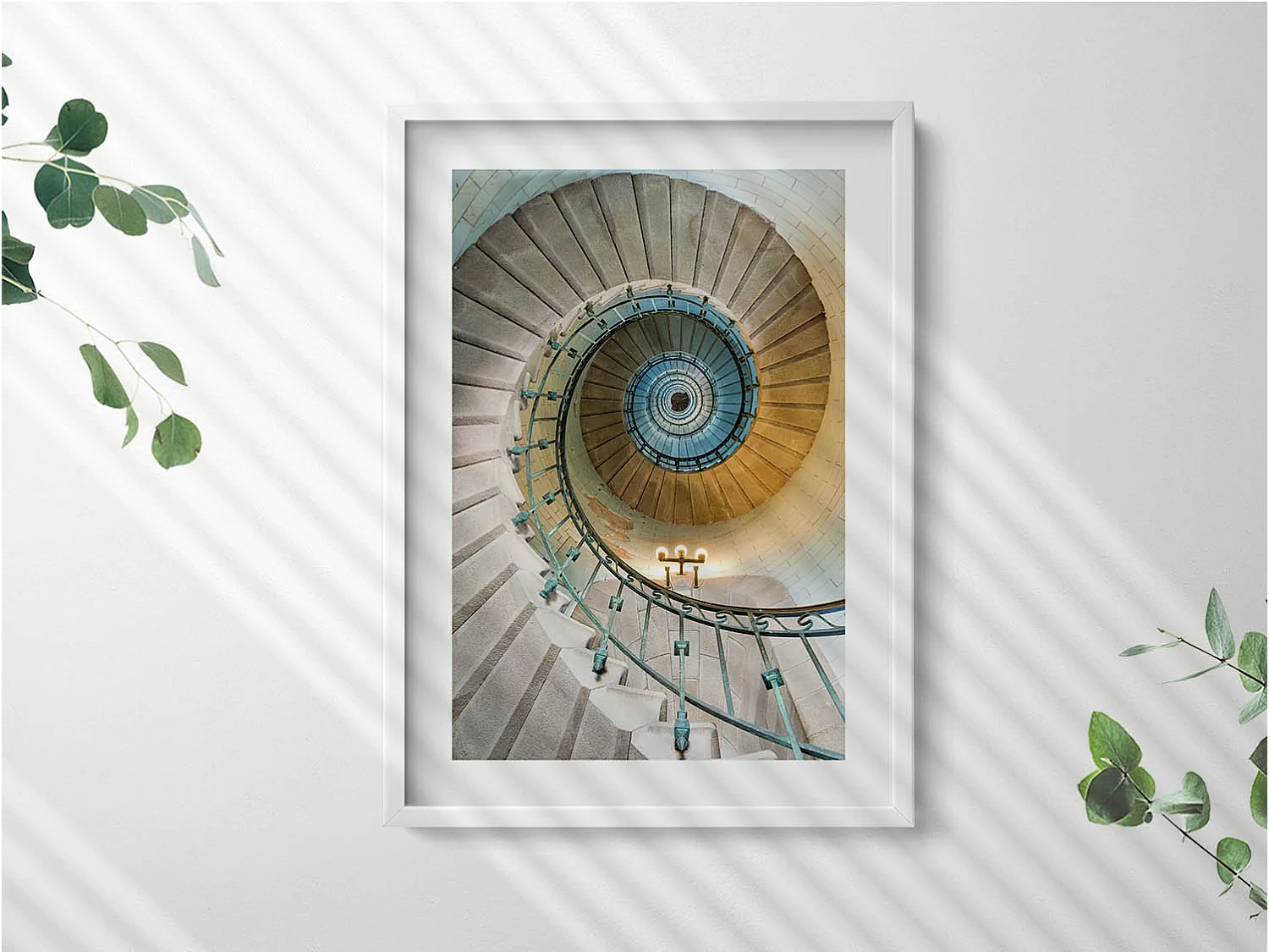 Dekoratives Gemälde mit weißem Rahmen, Wendeltreppe 50 x 70 cm – Perfekt für das Wohn- oder Schlafzimmer