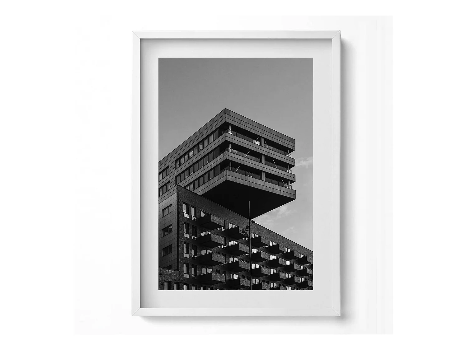 Tableau décoratif avec cadre blanc, Architecture à Amsterdam 50 x 70 cm– Parfait pour le salon ou la chambre