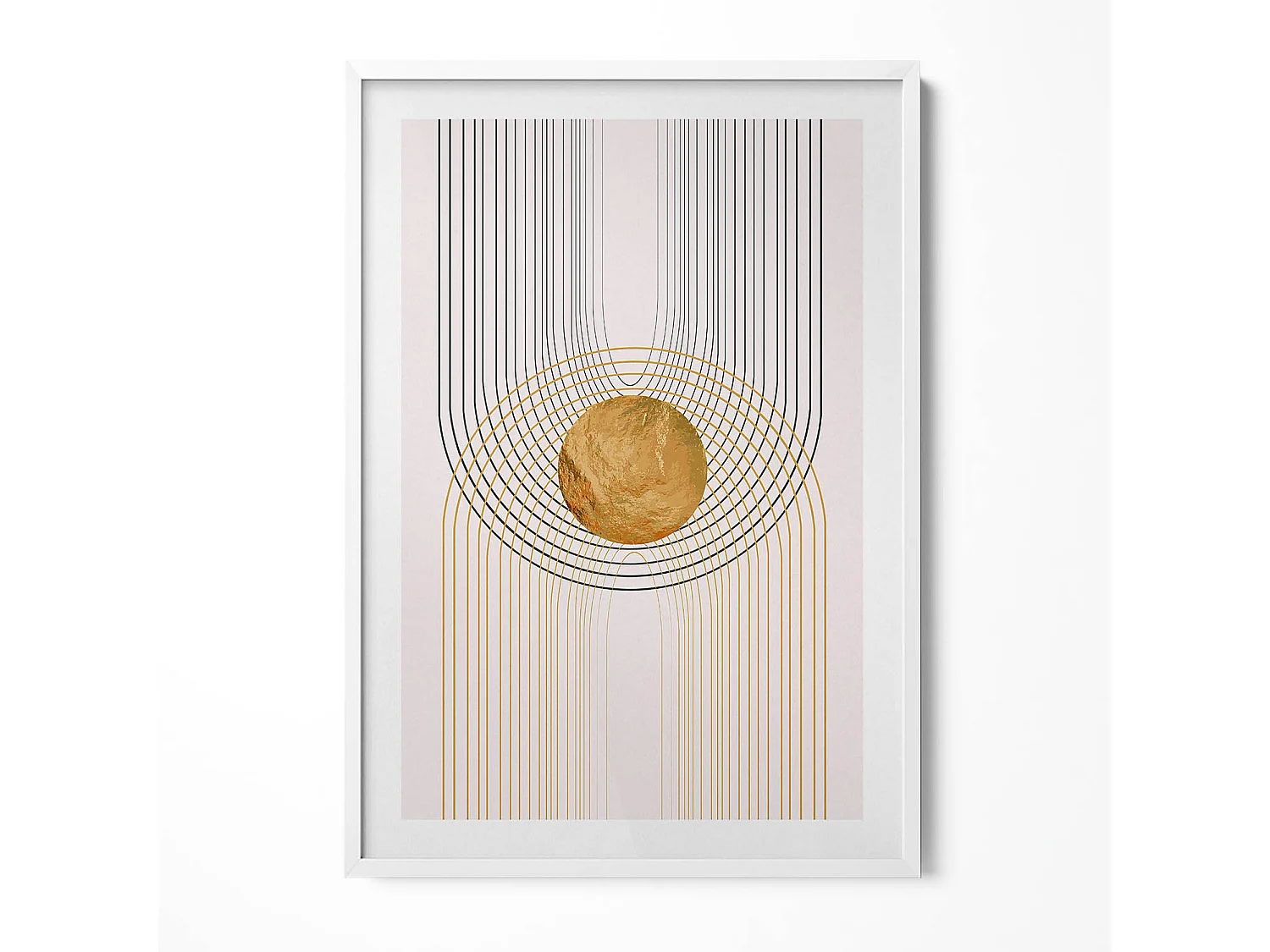 Tableau décoratif avec cadre blanc, Formes dorées fluides sur fond beige 70 x 100 cm– Parfait pour le salon ou la chambre