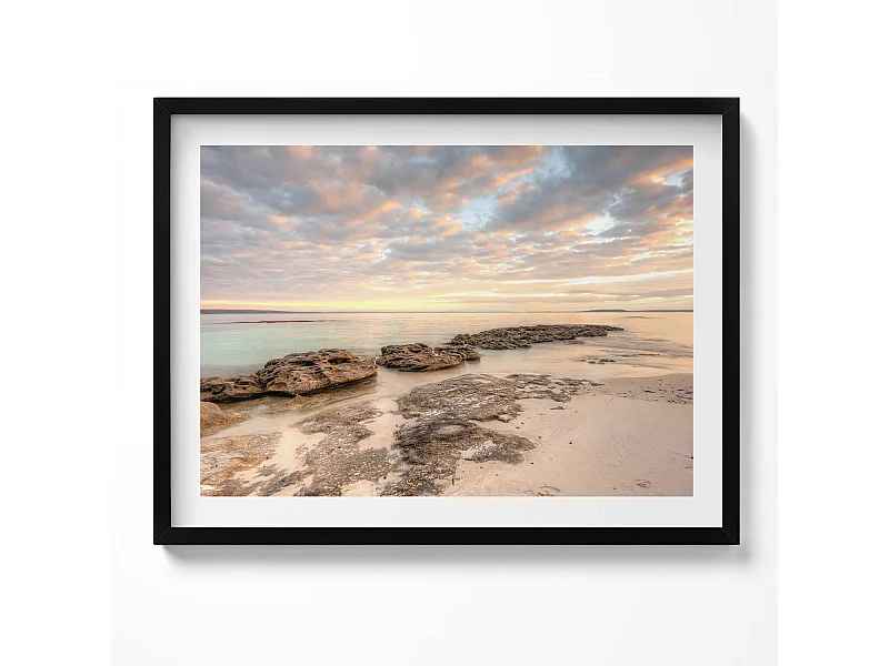 Dekoratives Gemälde mit schwarzem Rahmen, Strand-, Meeres- und Himmelslandschaft 80 x 60 cm – Perfekt für das Wohn- oder Schlafzimmer