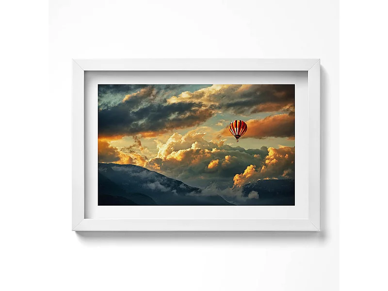 Dekoratives Gemälde mit weißem Rahmen, Heißluftballonflug zwischen den Wolken 30 x 20 cm – Perfekt für das Wohn- oder Schlafzimmer