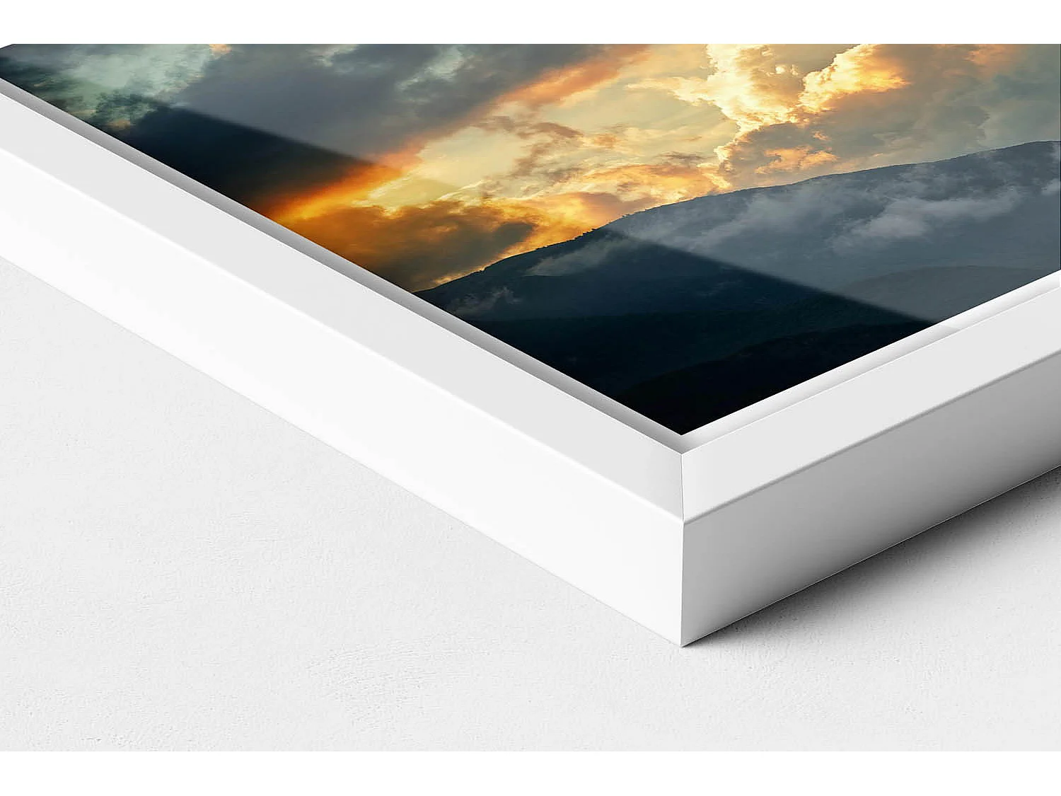 Tableau décoratif avec cadre blanc, Vol en montgolfière entre les nuages 30 x 20 cm – Parfait pour le salon ou la chambre