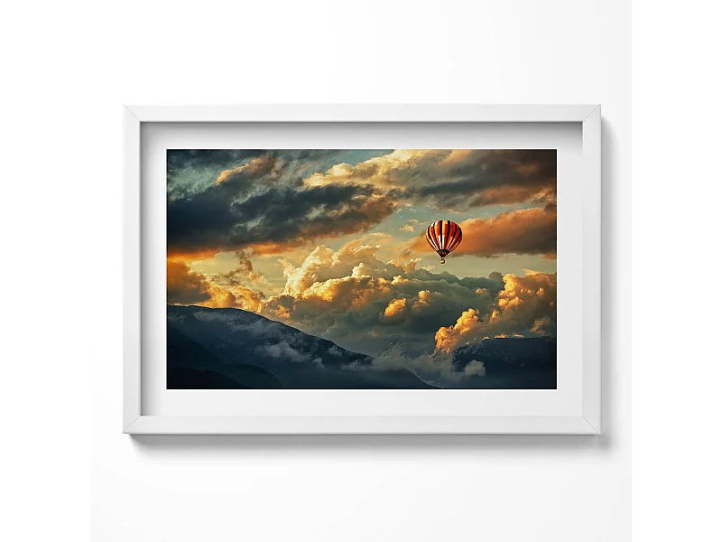 Dekoratives Gemälde mit weißem Rahmen, Heißluftballonflug zwischen den Wolken 60 x 40 cm – Perfekt für das Wohn- oder Schlafzimmer