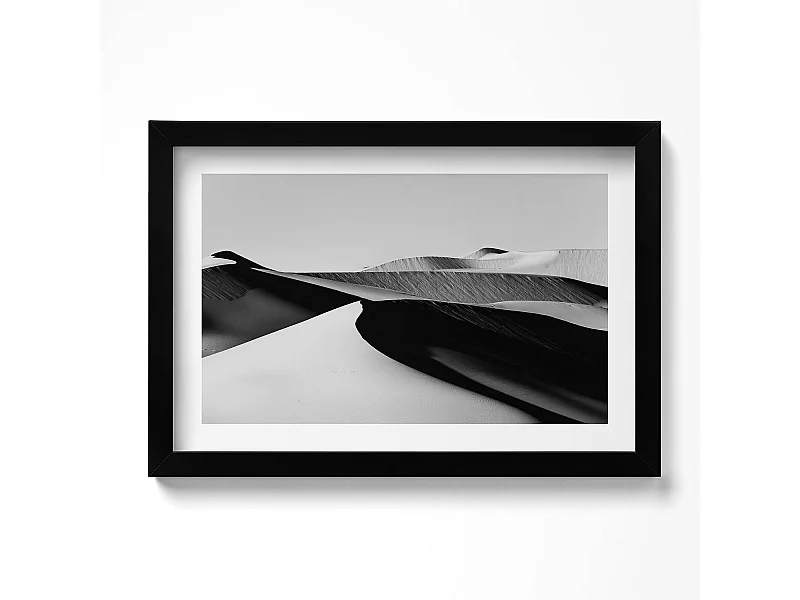 Dekoratives Gemälde mit schwarzem Rahmen, minimalistische Wüstenlandschaft in Schwarz und Weiß, 30 x 20 cm – perfekt für das Wohn- oder Schlafzimmer