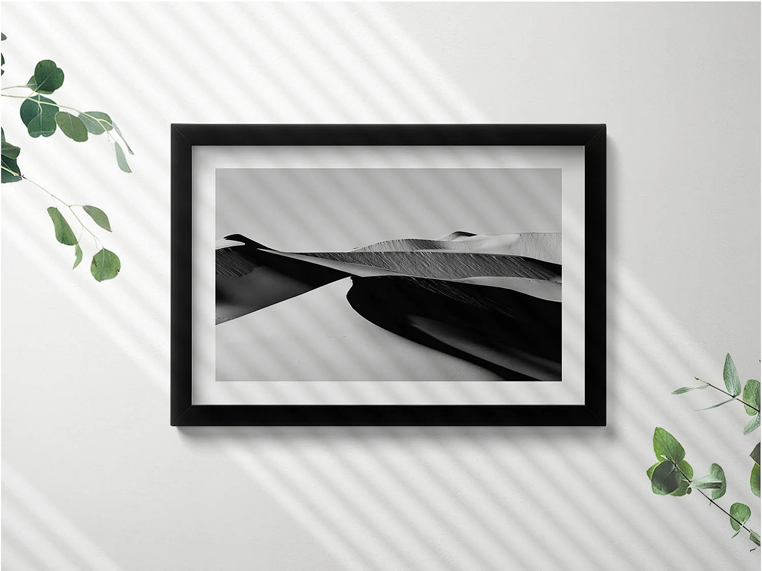 Dekoratives Gemälde mit schwarzem Rahmen, minimalistische Wüstenlandschaft in Schwarz und Weiß, 30 x 20 cm – perfekt für das Wohn- oder Schlafzimmer