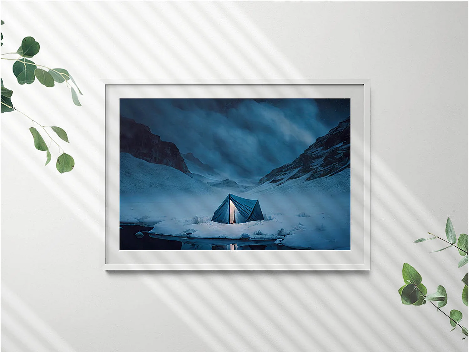 Decoratief schilderij met witte lijst, Tent in de bergen van IJsland 100 x 70 cm – Perfect voor de woon- of slaapkamer