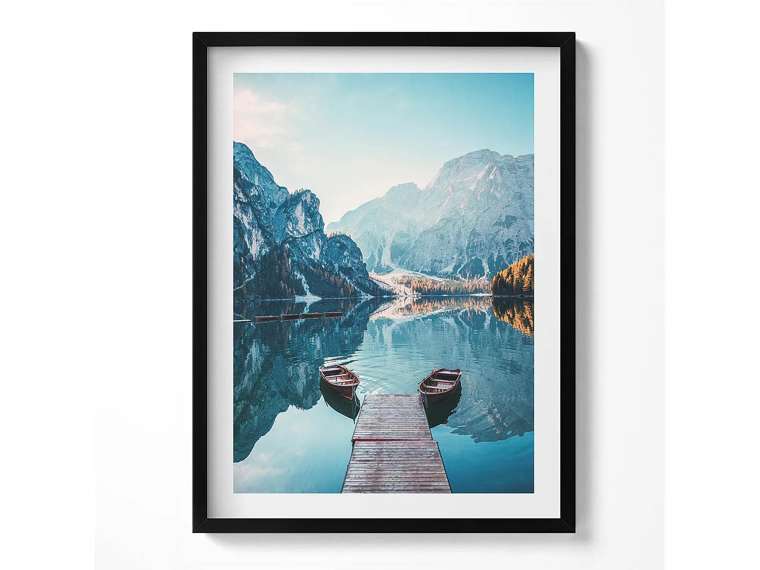 Tableau décoratif avec cadre noir, Bateaux sur le lac 60 x 80 cm– Parfait pour le salon ou la chambre