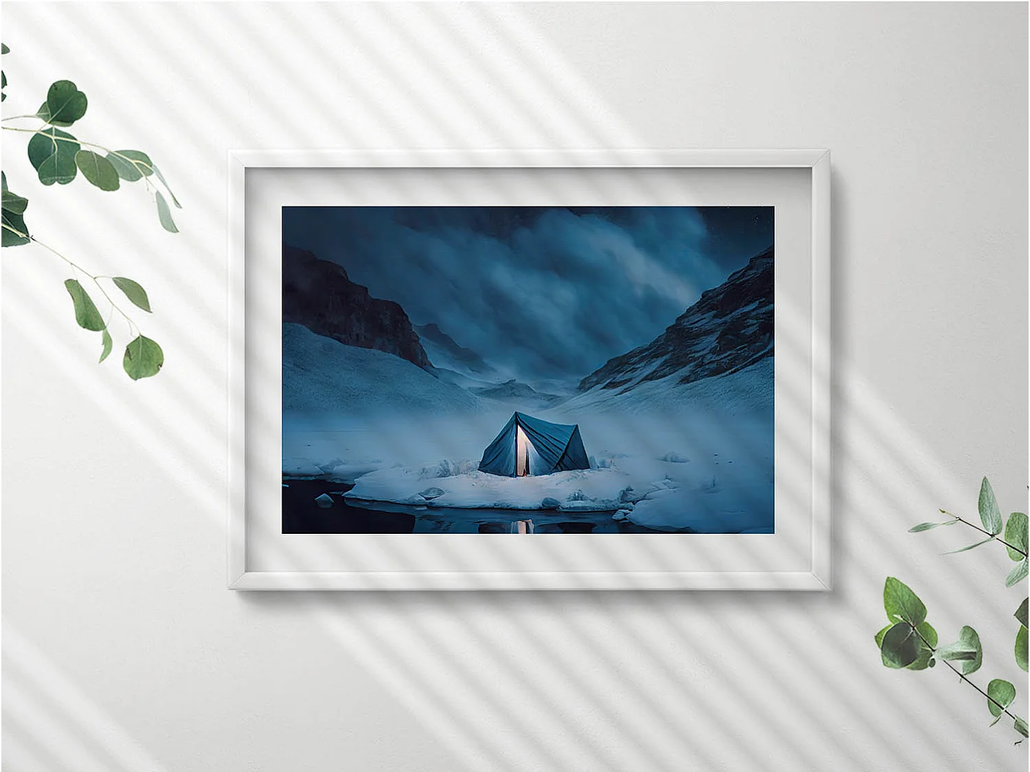 Decoratief schilderij met witte lijst, Tent in de bergen van IJsland 70 x 50 cm – Perfect voor de woon- of slaapkamer