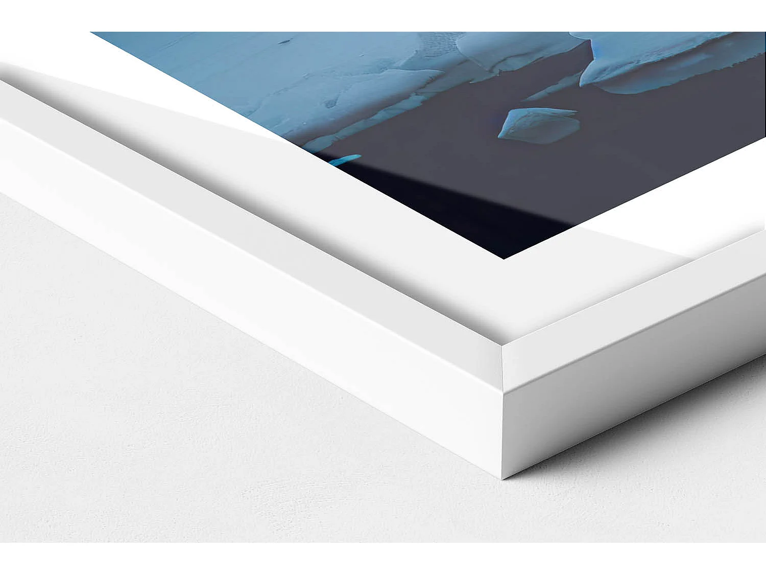 Decoratief schilderij met witte lijst, Tent in de bergen van IJsland 70 x 50 cm – Perfect voor de woon- of slaapkamer