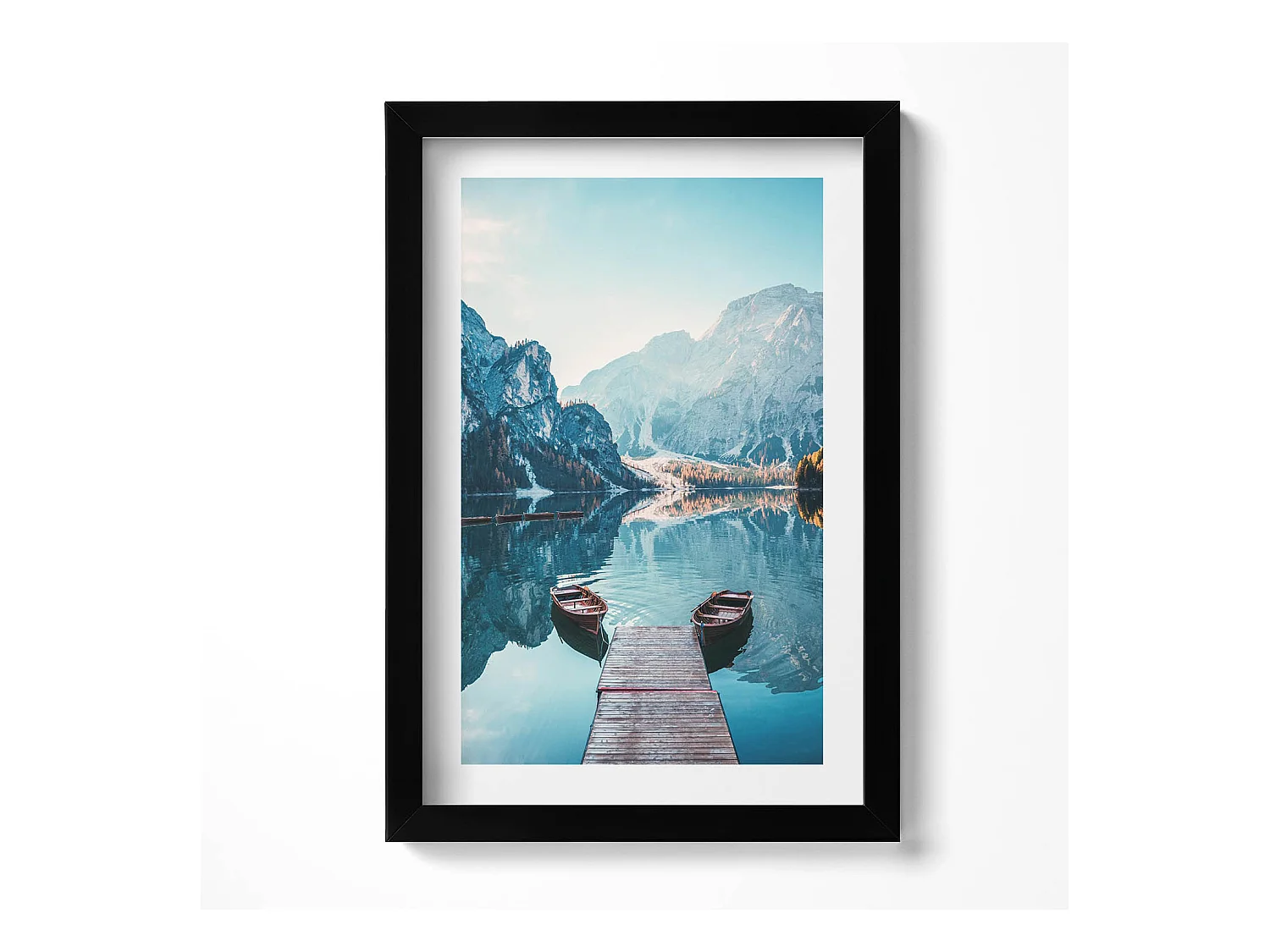 Tableau décoratif avec cadre noir, Bateaux sur le lac 20 x 30 cm – Parfait pour le salon ou la chambre