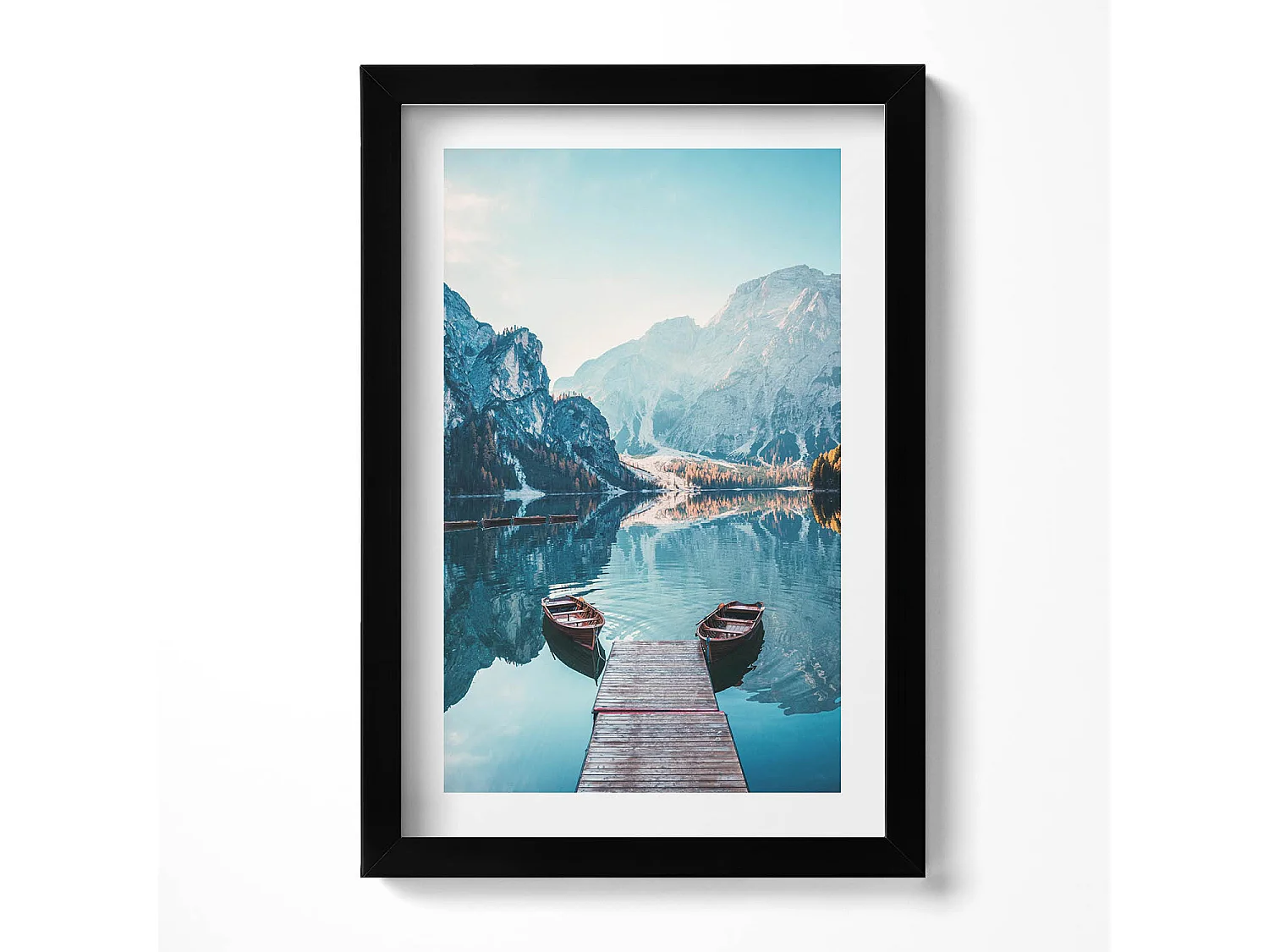 Tableau décoratif avec cadre noir, Bateaux sur le lac 20 x 30 cm – Parfait pour le salon ou la chambre