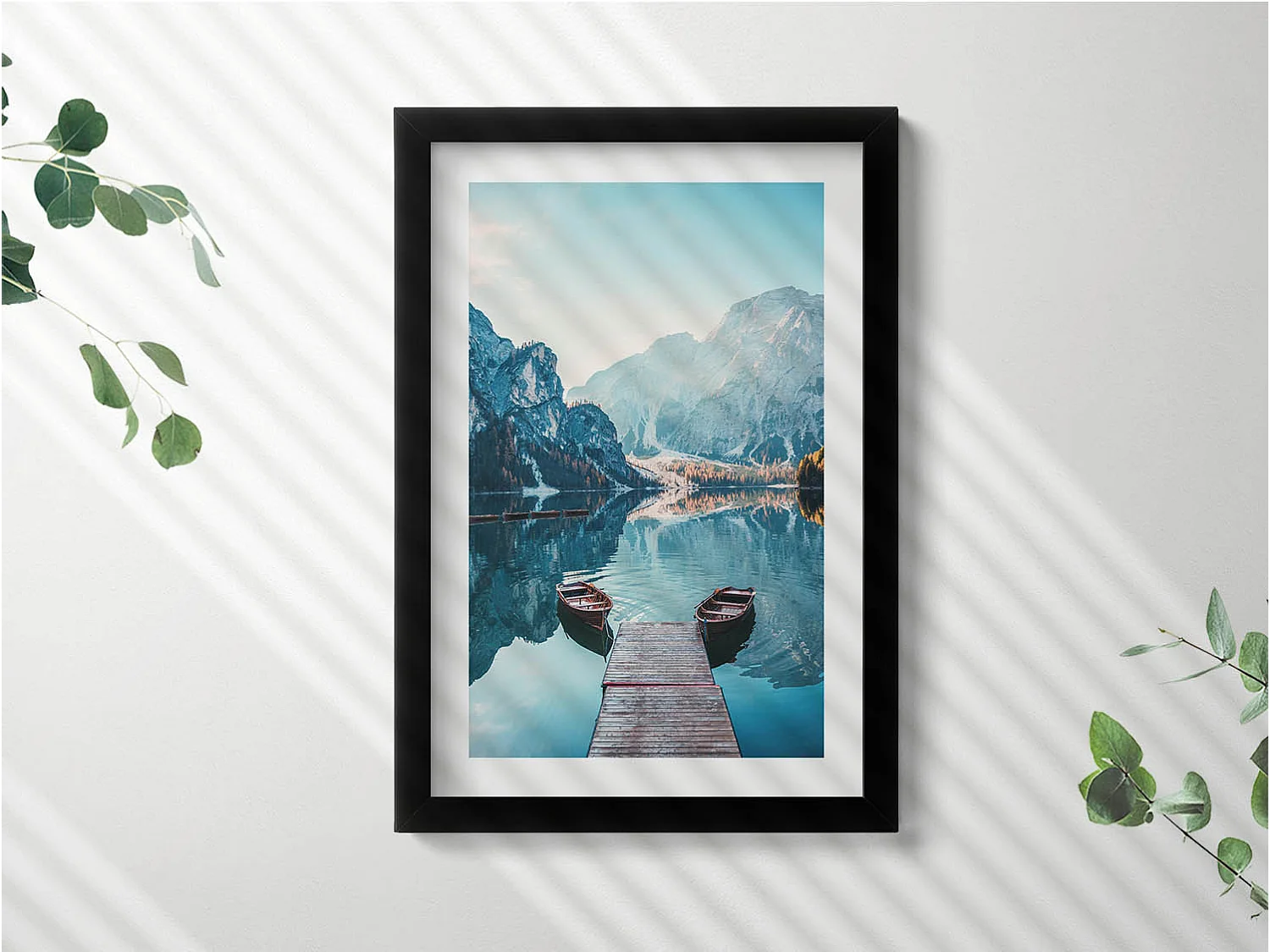 Tableau décoratif avec cadre noir, Bateaux sur le lac 20 x 30 cm – Parfait pour le salon ou la chambre