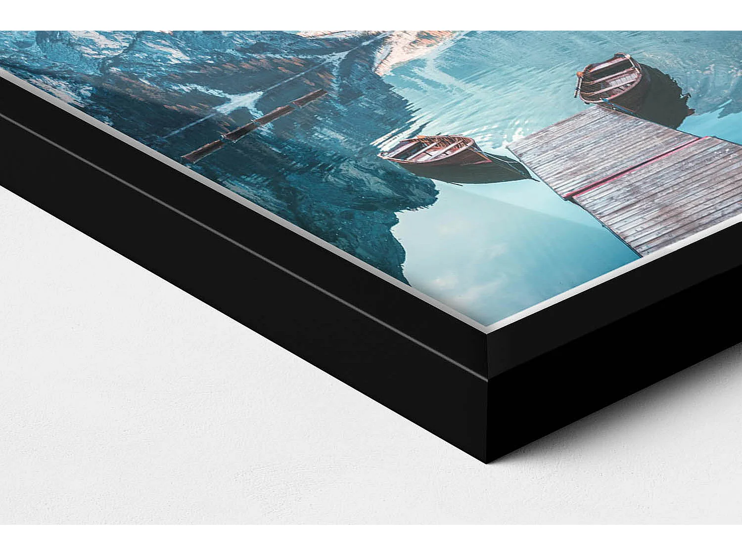 Tableau décoratif avec cadre noir, Bateaux sur le lac 20 x 30 cm – Parfait pour le salon ou la chambre