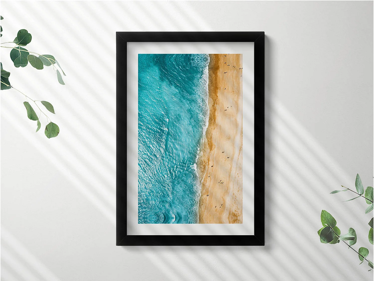 Tableau décoratif avec cadre noir, Gens de la plage de la mer 20 x 30 cm – Parfait pour le salon ou la chambre