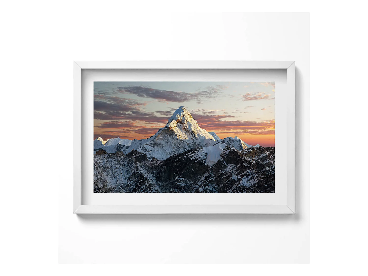 Tableau décoratif avec cadre blanc, Sommet de montagne enneigé 60 x 40 cm– Parfait pour le salon ou la chambre