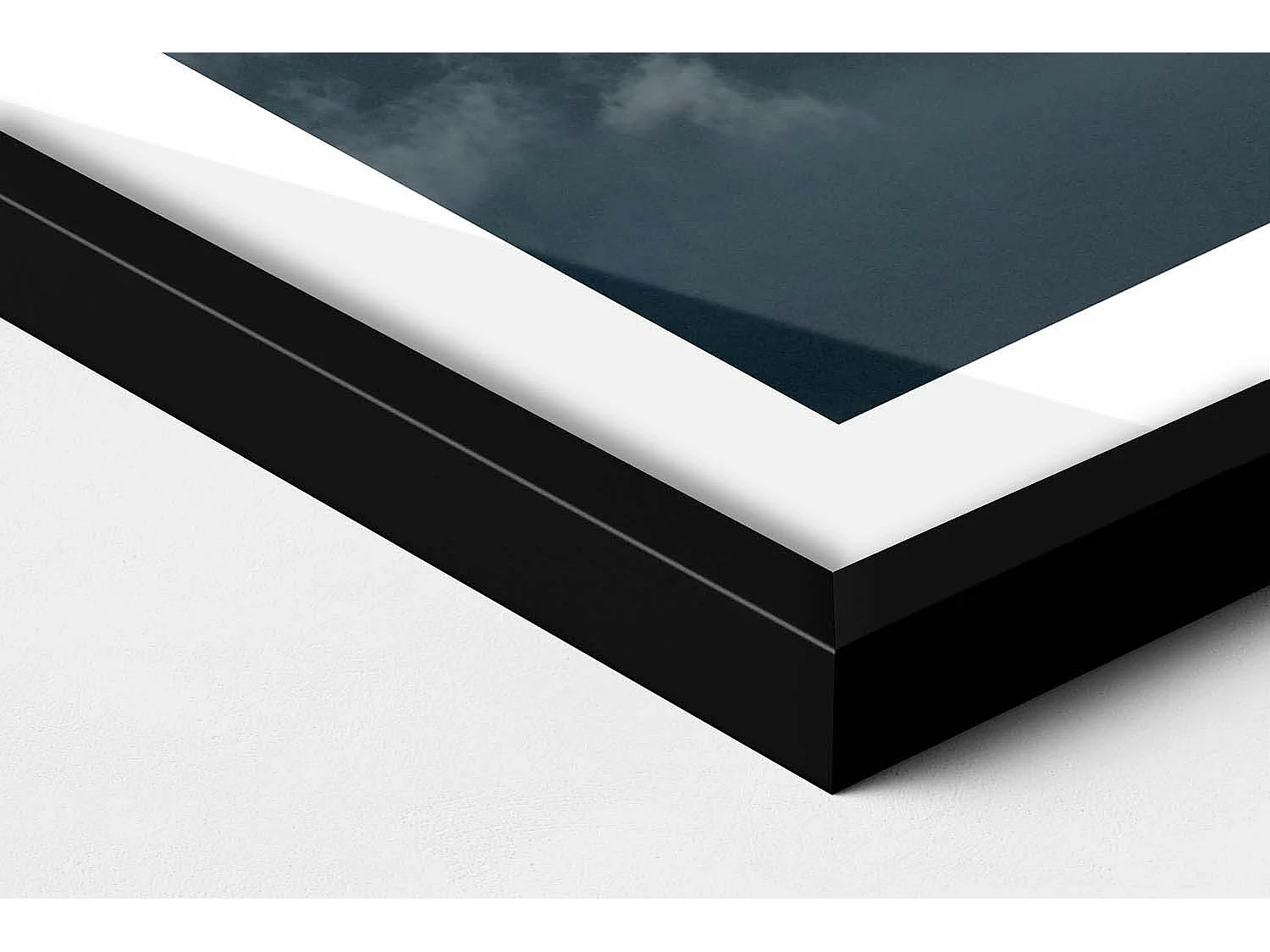 Tableau décoratif avec cadre noir, Vol en montgolfière entre les nuages 60 x 80 cm– Parfait pour le salon ou la chambre